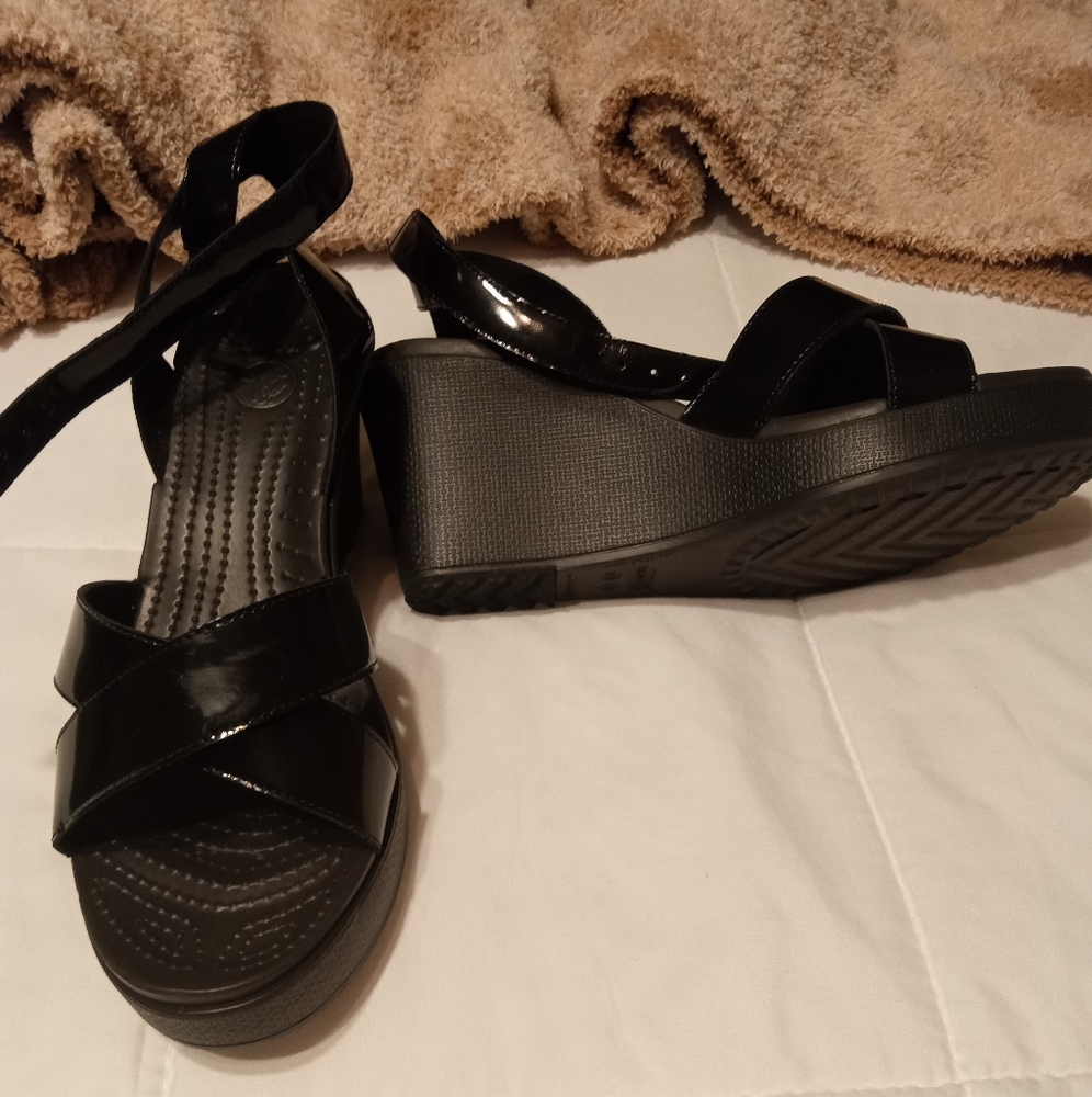 Croc wedges